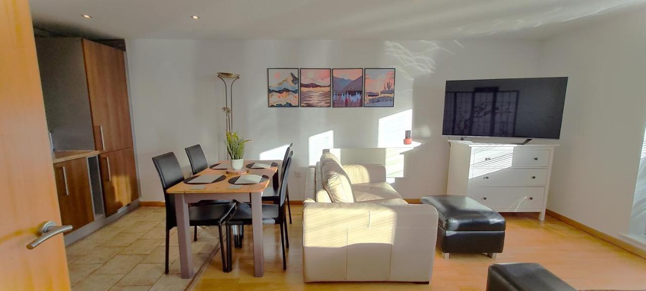Sidemersey Livings- Convenient 1-Bedroom Flat With A View, Central Liverpool Buitenkant foto